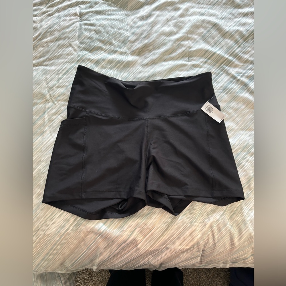 Old Navy high waisted power soft go dry bike short. XL NWT